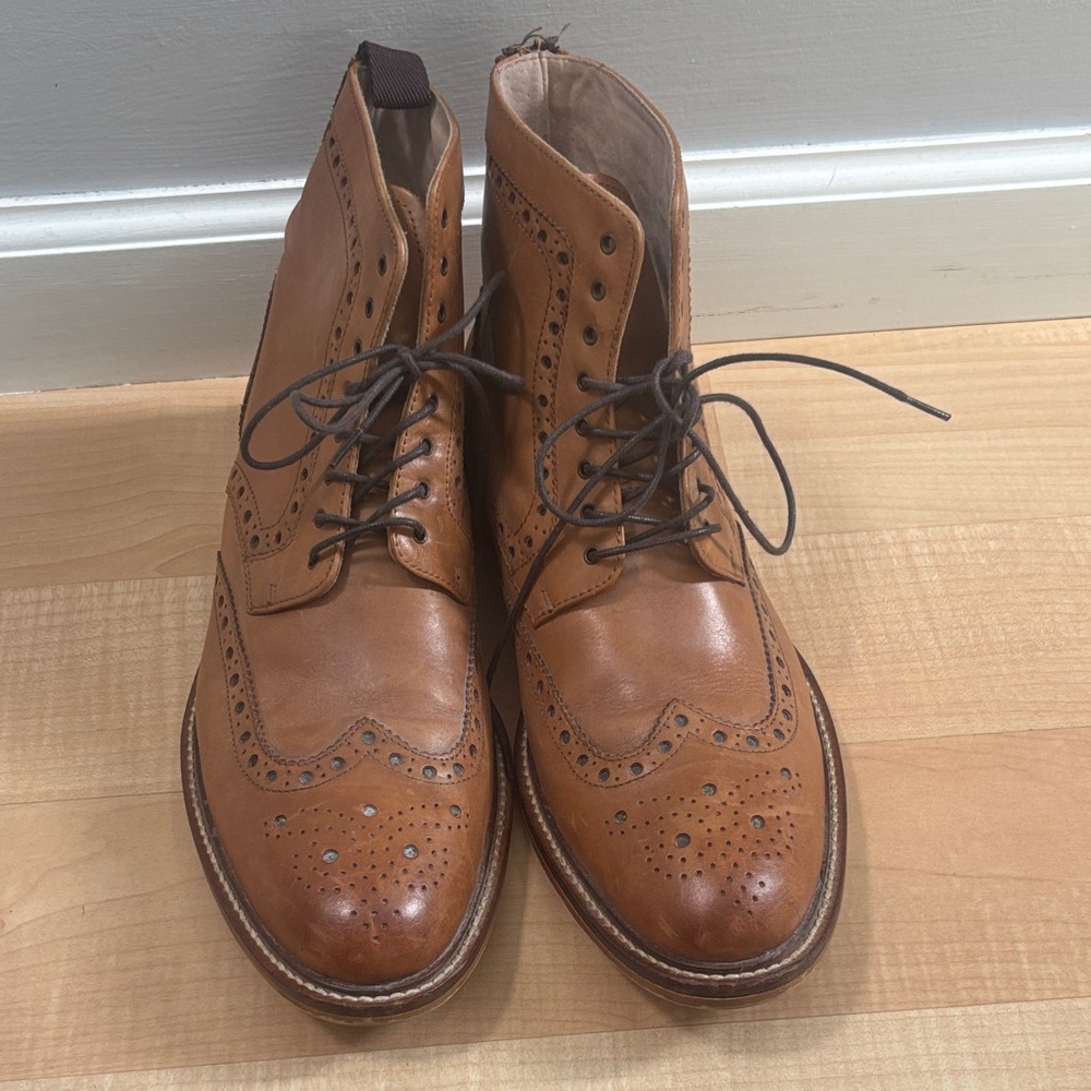 Men's Tan Leather Brogue Chukka Boots - Classic Lace-Up